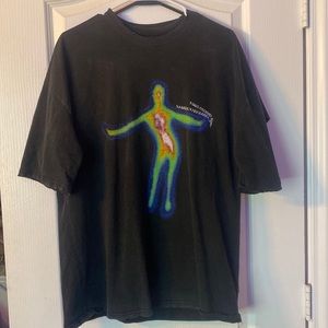 It’s a large and it fits kinda boxy and has a nice lay on it